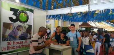 Fórum das 30 horas colhe assinaturas durante Congresso Brasileiro de Conselhos de Enfermagem