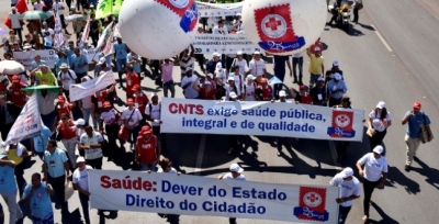 Ato público reúne milhares de pessoas em Brasília em defesa do SUS