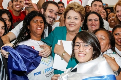 Dilma sanciona, sem vetos, lei que destina royalties do petróleo para Saúde e Educação