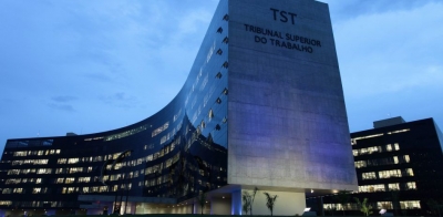 TST trava ações sobre acordos que reduzem direitos trabalhistas