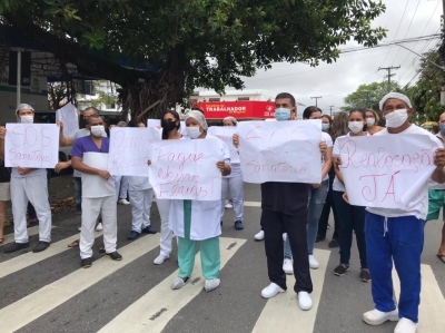 Funcionários e Sindicatos protestam contra atrasos no Hospital Sanatório 